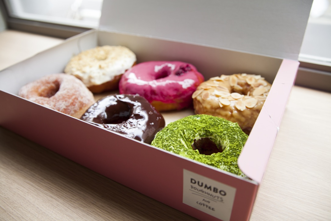 東京・自由が丘に11月2日、NYスタイルのドーナツとコーヒーを提供する「DUMBO Doughnuts and Coffee」がオープンする。