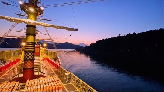 小田急グループ系列の箱根観光船は11月28日、「アフタヌーンティークルーズ」を運航することを発表した。予定定員は約40名。