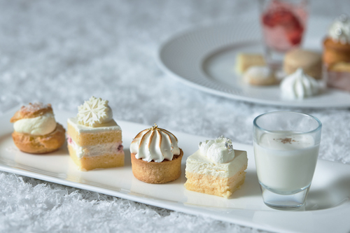 東京都港区の「品川プリンスホテル」は12月1日〜2023年1月31日、ホテル最上階39Fにあるレストラン「DINING & BAR TABLE 9 TOKYO」にて、雪をイメージした冬期アフタヌーンティースイーツコース「Pure White Sweets Fromage」を提供する。