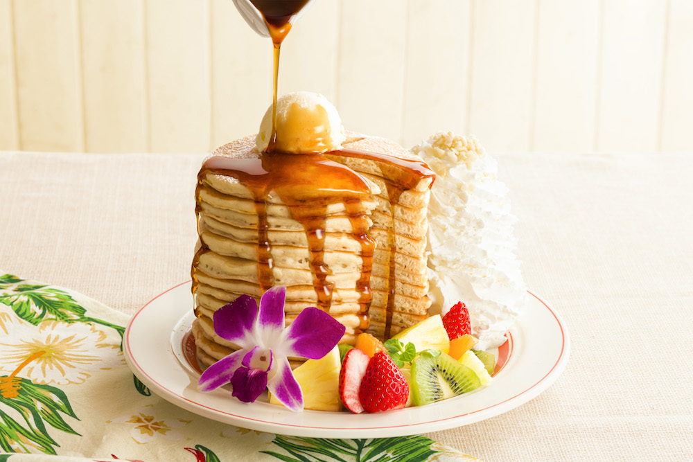 国内の「Eggs ’n Things」および「Eggs ’n Things Coffee」全店舗は3月31日まで、「13 Stack Pancakes!」を展開する。