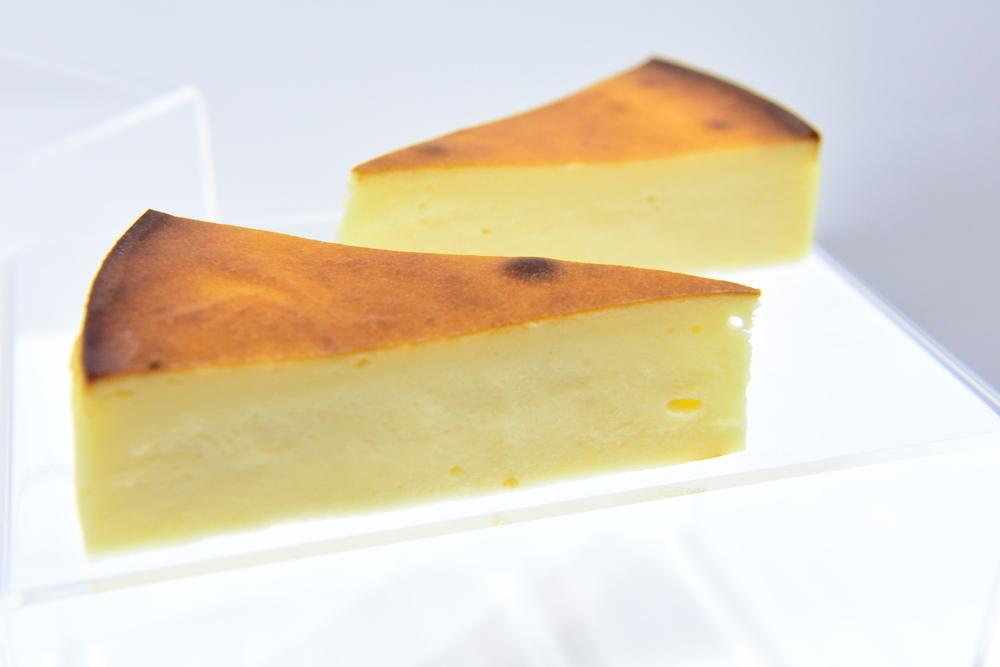 パシフィック洋行社の冷凍スイーツ「バスクチーズケーキ」