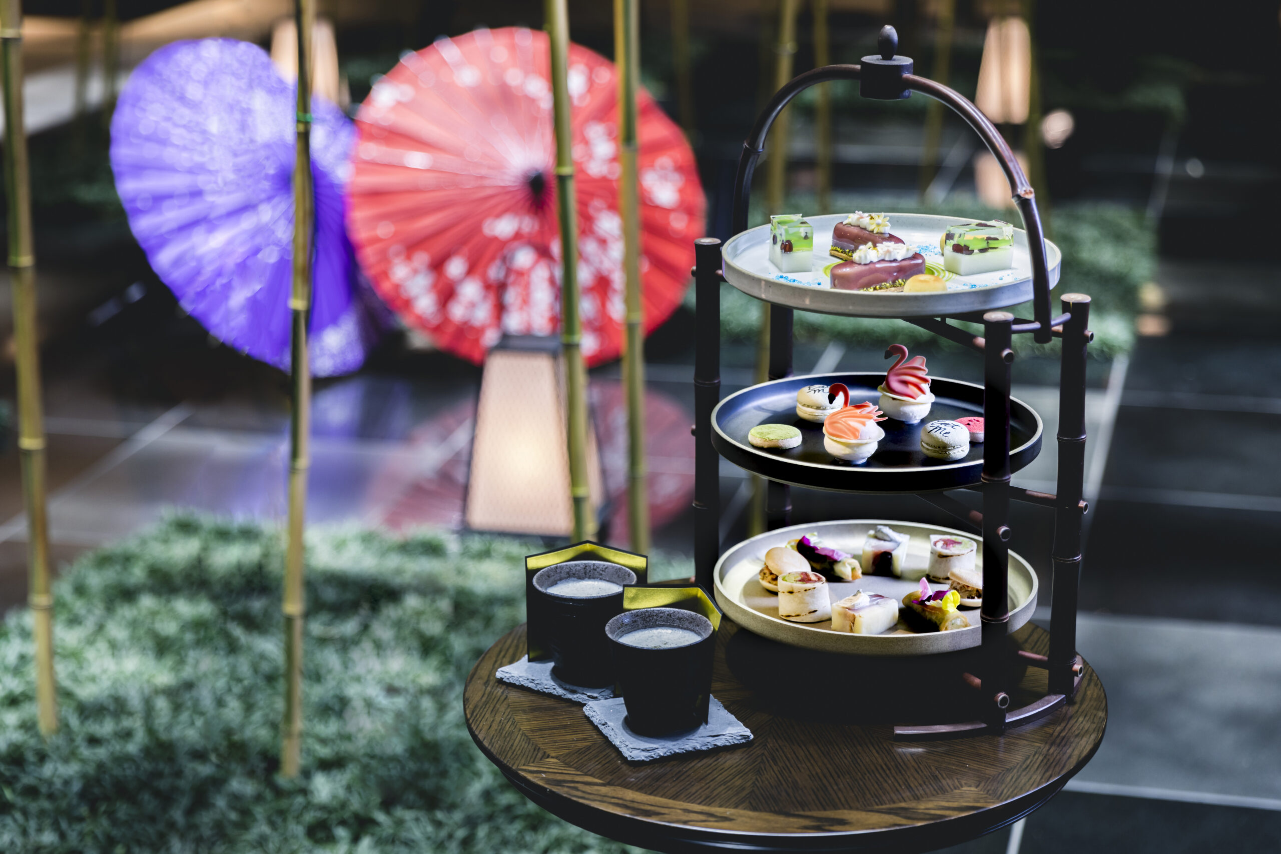 日本初進出となるホテルブランド「ダーワ・悠洛 京都」は5月1日 ～6月30日、210年以上の歴史をもつ京菓子司「亀屋良長」とコラボレーションした「Alice in Kyoto Afternoon Tea」を展開する。