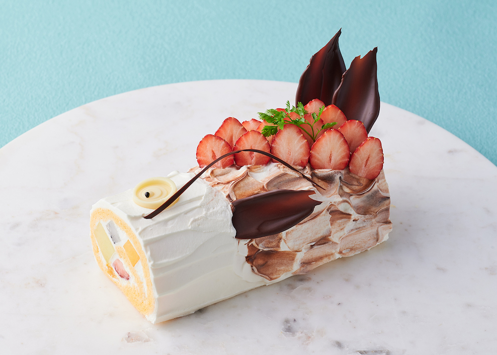 「ホテル インターコンチネンタル 東京ベイ」は5月7日まで、「ザ・ショップ N.Y.ラウンジブティック」にて5月5日の端午の節句向けのフルーツロールケーキ「こいのぼりケーキ」を販売中だ。価格は税込み3,780円。