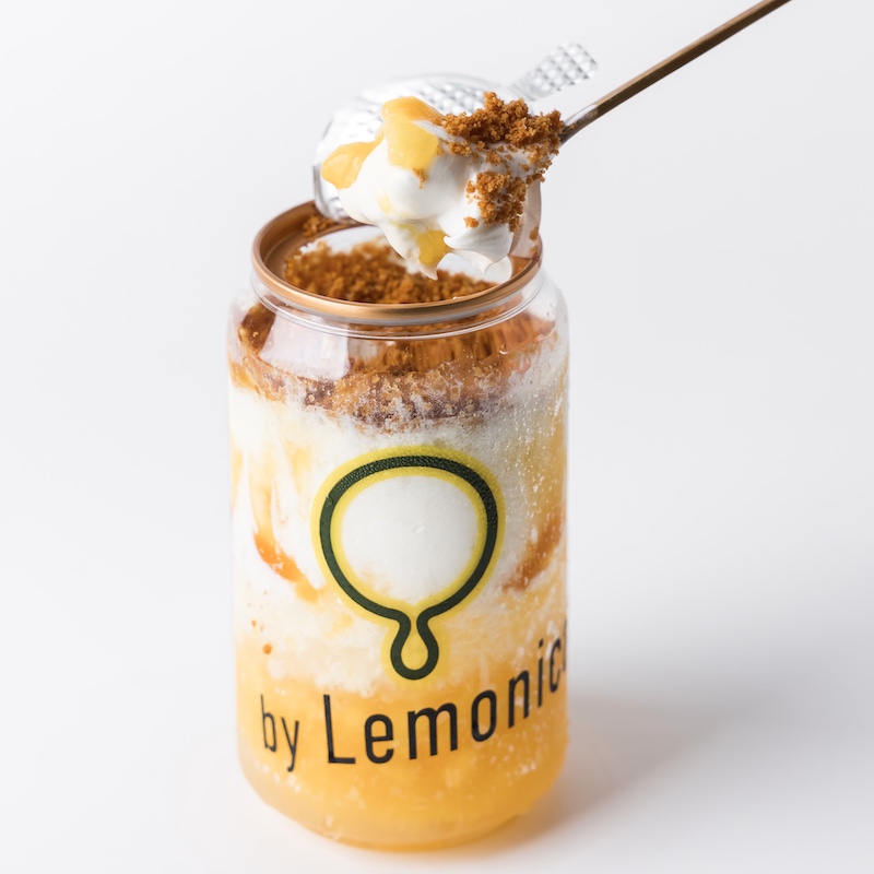 レモネード・レモニカは6月1日より、オリジナルレシピのレモネード専門店LEMONADE by Lemonica（レモネード バイ レモニカ、以下レモニカ）を全国に99店舗展開する。今夏は「CANレモネッタトロピカル」などを提供する。