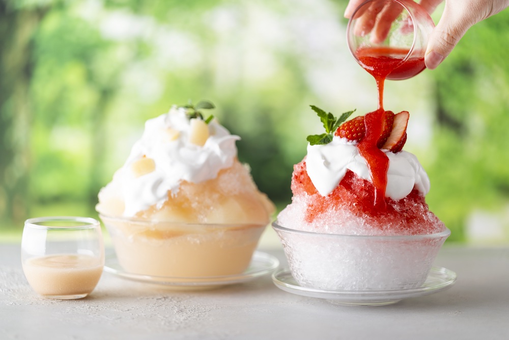 左から「Peach & Yogurt」、「Strawberry & Yogurt」それぞれ税込み2,500円（サービス料含む）
