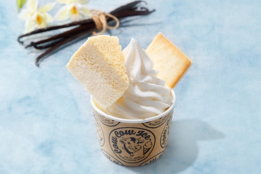 東京ミルクチーズ工場は5月1日より、季節限定サンデー「CowCowサンデースペシャルバニラ」を新発売する。価格は税込み700円。販売終了日は未定（5月1日現在）。