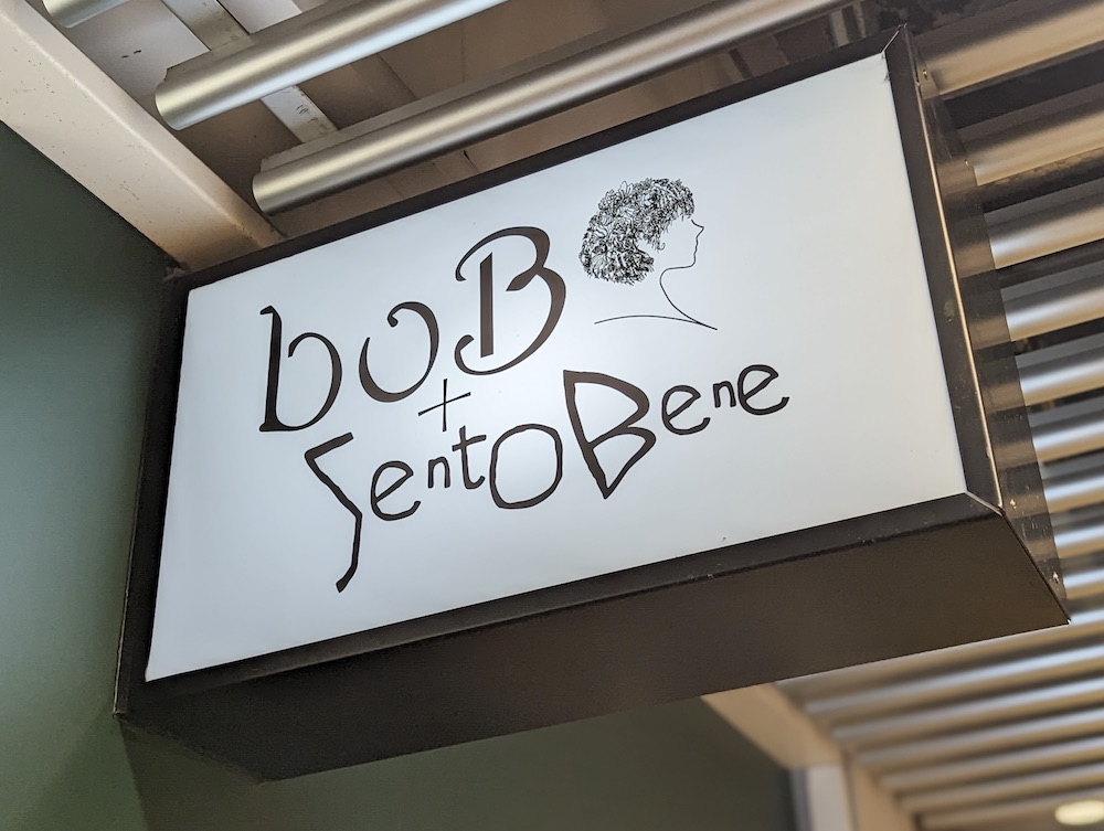 「boB the cafe + Sento Bene」看板
