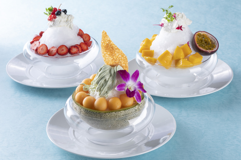 ウェスティンホテル仙台は7月18日〜8月31日、フレッシュフルーツとチーズクリームとのかけ合わせを楽しめる3種のかき氷「夏氷（なつごおり）」を展開する。