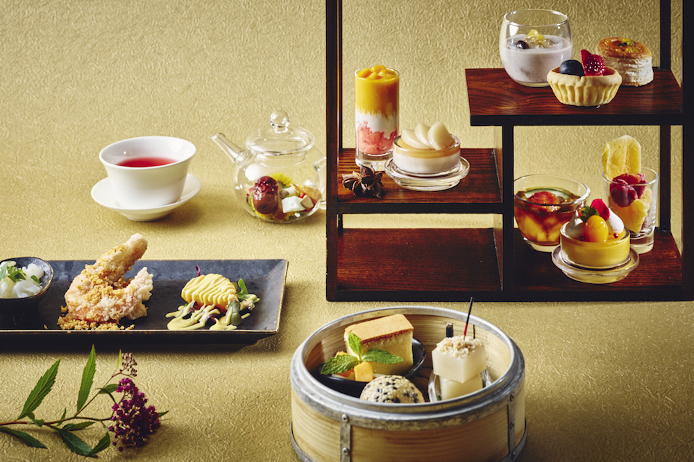 ストリングスホテル東京インターコンチネンタルは9月5日まで、中国料理「チャイナシャドー」にてチャイニーズスイーツ10種のアフタヌーンティーを展開中だ。価格は1名・税込み4,950円（別途サービス料、前日15時までの要予約）。