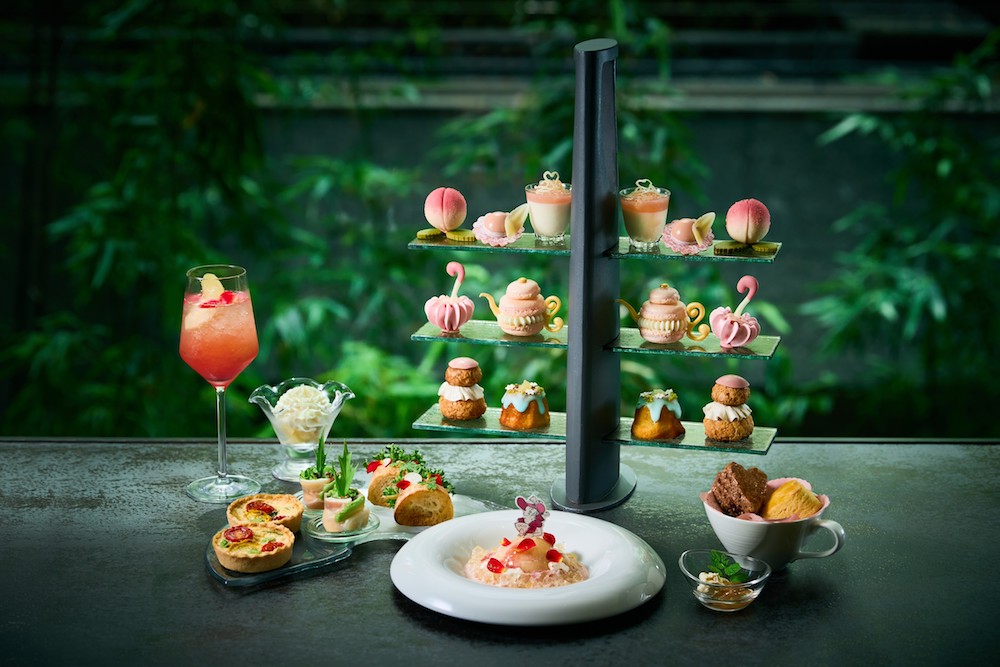 ホテル「THE THOUSAND KYOTO（ザ・サウザンド京都）」は7月15日〜8月27日、館内のカフェ＆バー「TEA AND BAR」にて「Let them eat Peach Afternoon Tea ～桃を食べればいいじゃない～」を展開する。価格は1名6,500円。