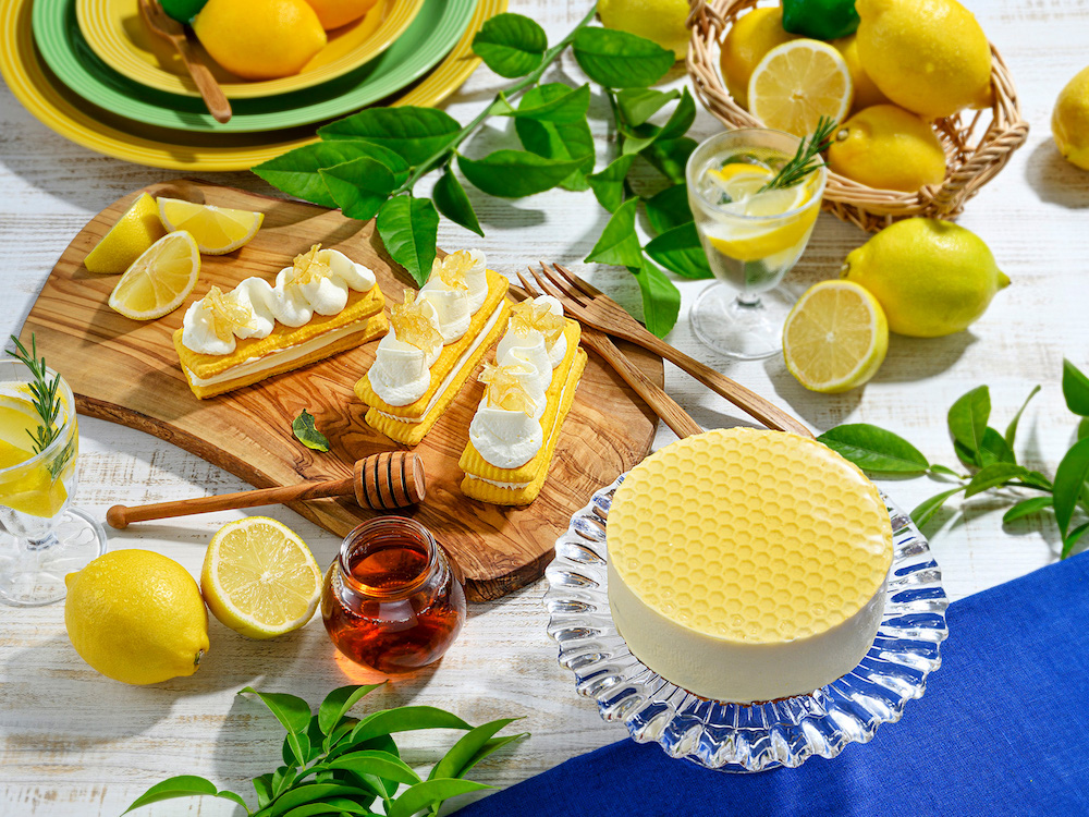 神戸を中心に展開する「ビスポッケ」は7月15日より、「森のチーズケーキ ハニーレモン」、「奏のエクレア　-ハニーレモン-」を発売スタートする。