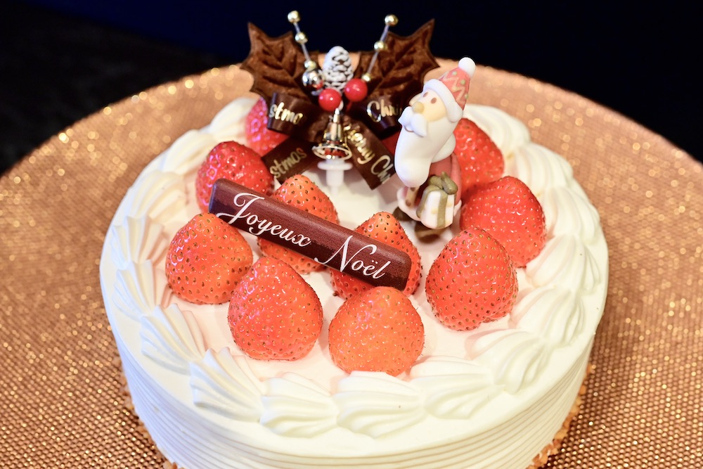  目黒区のホテル雅叙園東京が8月30日、「クリスマスケーキ2023試食会」を実施。報道陣向けに今年のクリスマスケーキ全7種がお披露目された。