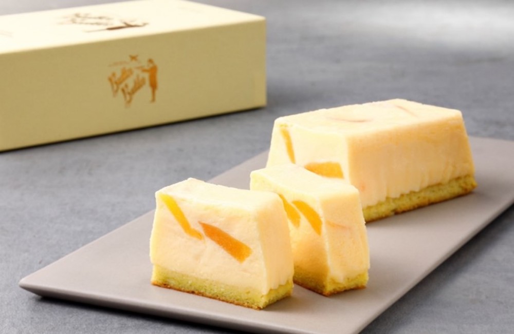 「バターバトラー（Butter Butler）」は9月15日より、羽田空港第2ターミナル SMILE TOKYO店にて、「バターチーズテリーヌ」を限定販売する。価格は1本・税込み3,240円。