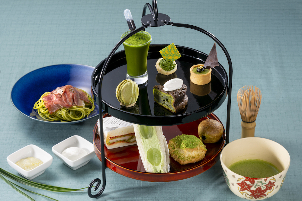 富山エクセルホテル東急は10月1日〜12月31日、15階のレストラン「リコモンテ」にて、「抹茶づくしのアフタヌーンティー」を1日10名限定で提供する。価格は4,500円。