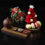 左から「クリスマスオーナメント チョコレートフィギュア」税込み6,000円、「クリスマスツリー チョコレートフィギュア」税込み5,500円
