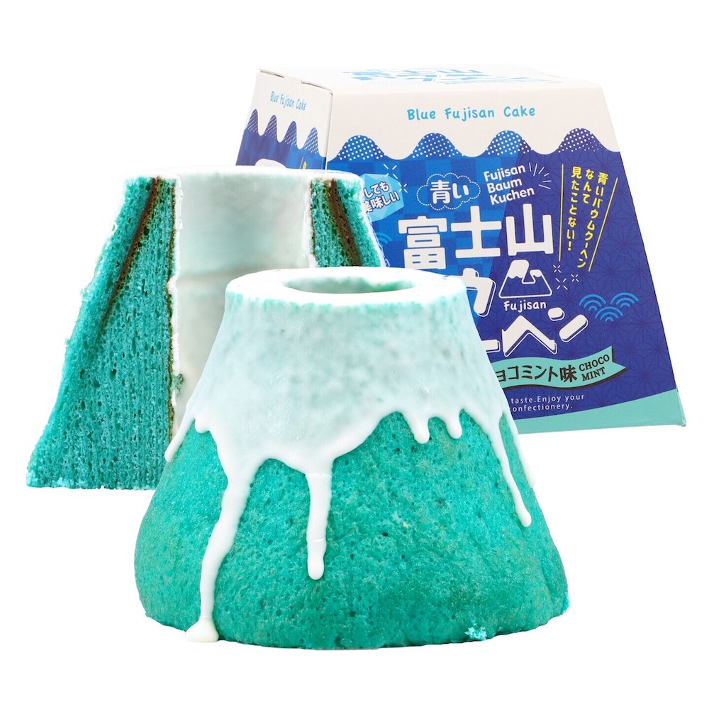 チョコミント味のバウムクーヘン「青い富士山バウムクーヘン」が10月17日より、「青い富士山」シリーズ第7弾として新発売する。価格は税込み1,685円。