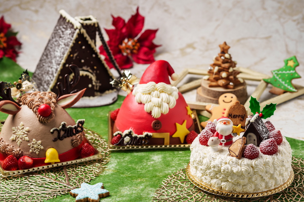 川崎日航ホテルは10月1日より、クリスマスケーキの予約受付をペストリーショップ店頭および公式オンラインショップで展開中。一部商品は配送も受け付ける。