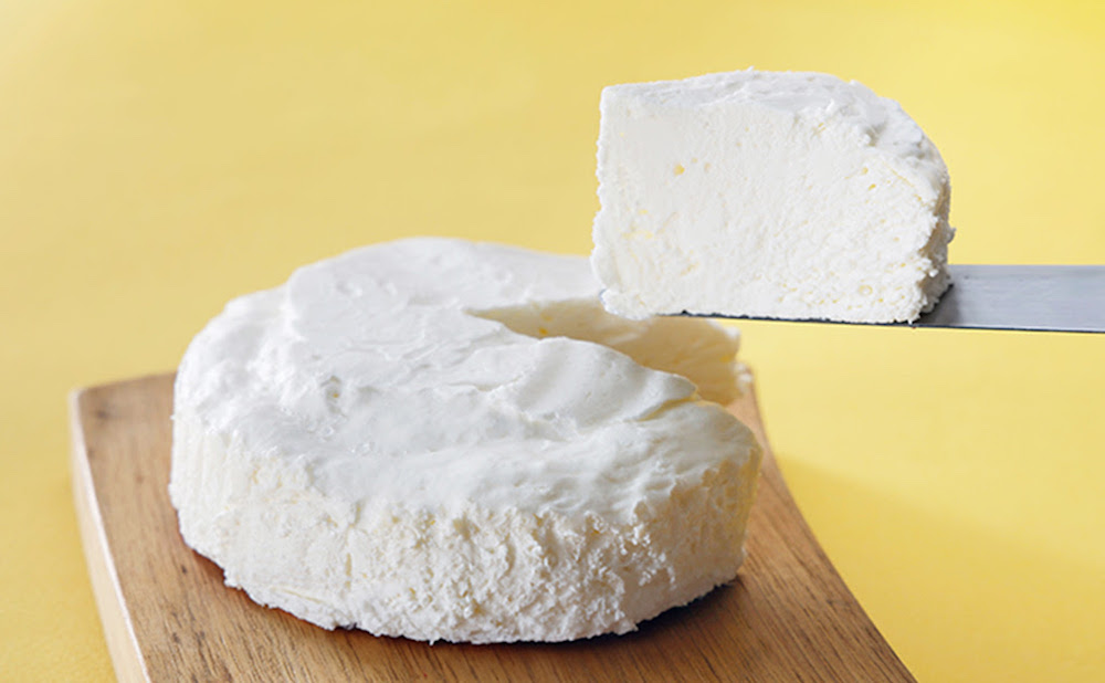 北海道のチーズ工房「トワ・ヴェール（toitvert）」は10月27日より、クリームチーズのチーズケーキ「トワ・ヴェール　ムース・フロマージュ」を新発売する。価格は税込み1,620円。お取り寄せ価格は税込み2,700円（送料含む／※沖縄、一部離島は別途特別送料）。