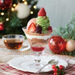 「苺とピスタチオホイップのクリスマスツリーパフェ」紅茶付きで税込み1,680円