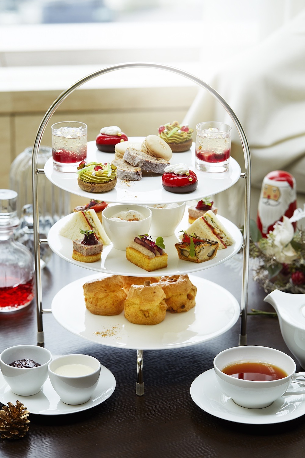 「FESTIVE CELEBRATION AFTERNOON TEA」税込み9,500円（サービス料含む）〜