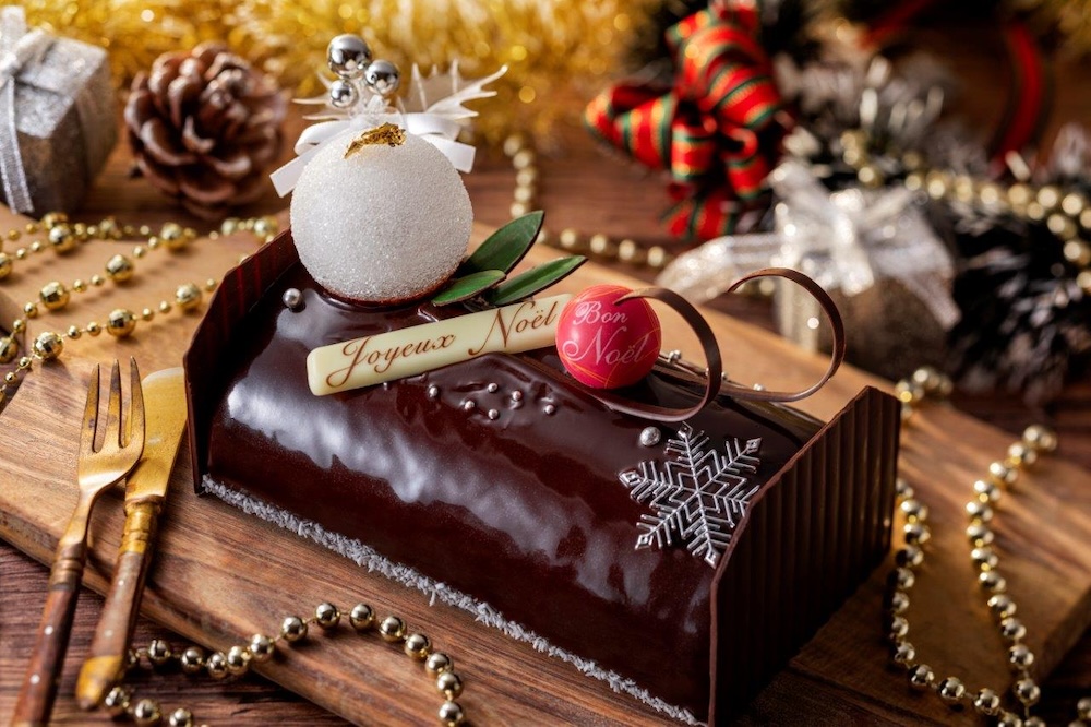 北海道虻田郡の「洞爺湖温泉　ザ レイクビューTOYA乃の風リゾート」は12月20日まで、工房併設カフェ「ガトー・ド・ボヌール」にて、3種のクリスマスケーキの予約を受付中だ。