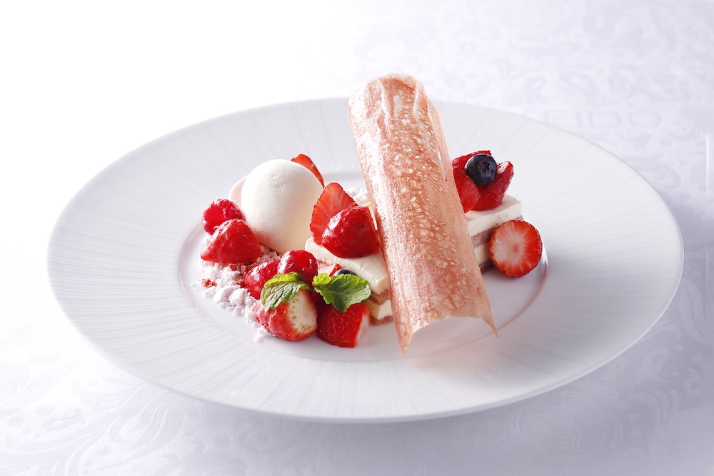 「“恋みのり”を使った苺のティラミス ホワイトチョコレートのアイスクリーム添え」税込み2,600円