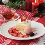 「苺とアーモンドクランチのクリスマスケーキプレート」紅茶付きで税込み1,580円