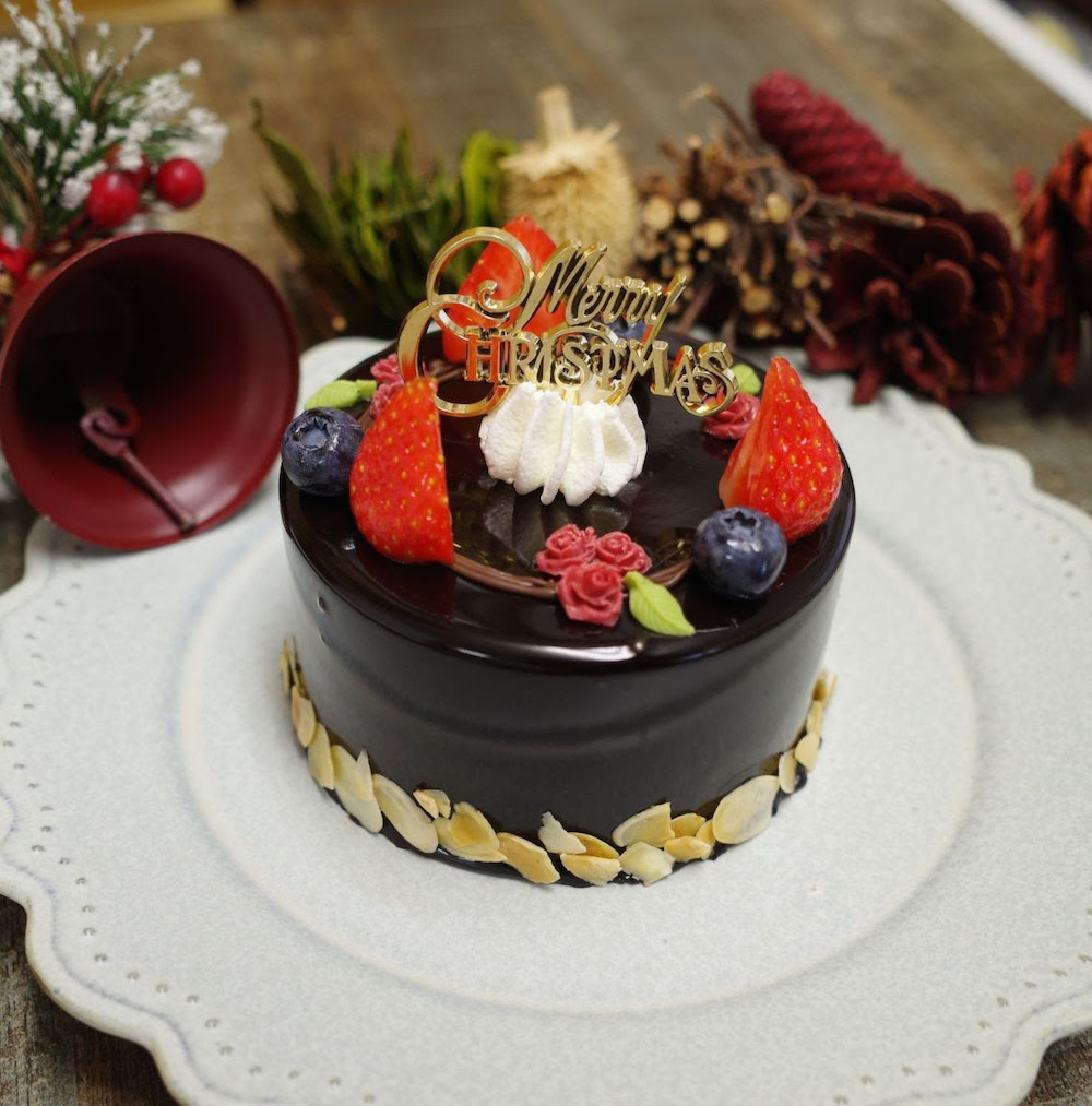  名古屋市千種区のチョコレートスイーツ専門店「カシェットミヤ（CachetteMiya）」が11月3日より、クリスマスケーキの予約受付（店頭のみ）をスタートする。予定台数に達し次第、受付終了となる。