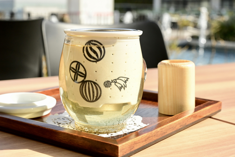 「和カフェ Tsumugi 有明ガーデン店」ほうじ茶イメージ