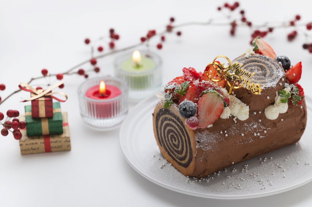白金台のポップアップ型ショールーム「MuSuBu」にて12月21日、クッキング教室「熊本のいちごを使ったクリスマスのお菓子づくり」が催される。八芳園のプロのパティシエがブッシュ・ド・ノエル作りのポイントを伝授する。
