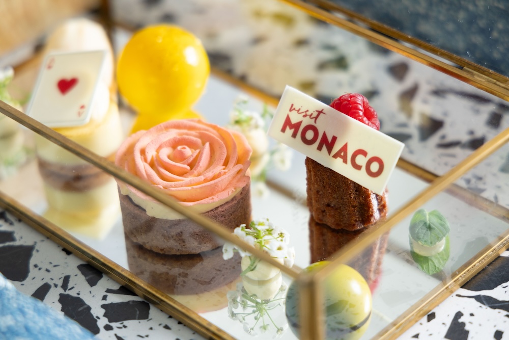 「ラグジュアリー・ライフスタイルホテルW大阪」は2024年1月10日〜2月14日、ホテル1階の「MIXup」にて、モナコ政府観光会議局・日本事務所とコラボレーションしたカフェ企画「モナコカフェ・アット・ミックスアップ（MONACO Café @MIXup）」を展開する。