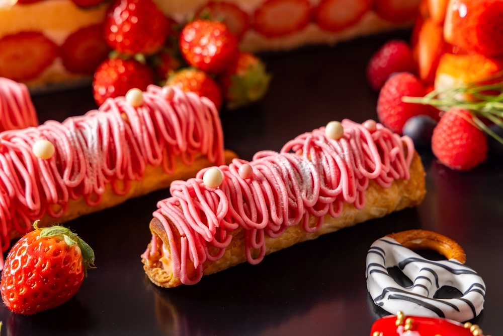 ヒルトン名古屋のイチゴのスイーツビュッフェ第1弾「Strawberry in Black & Pink」イメージ