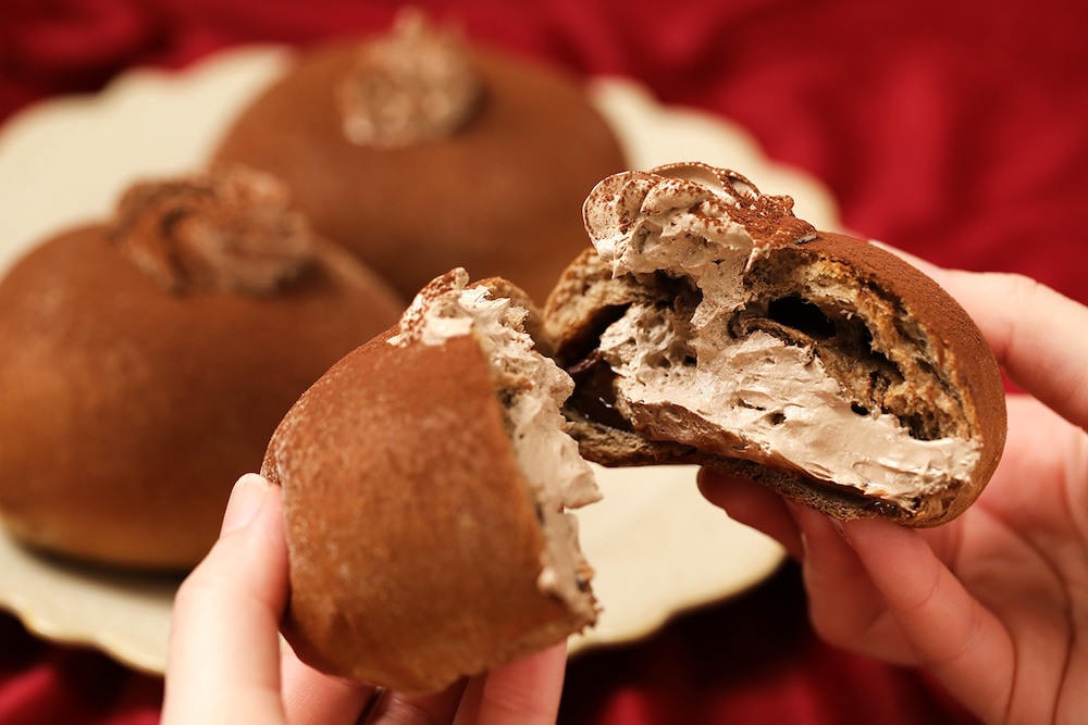 2024年2月1日より提供する「生チョコクリームパン」税込み260円