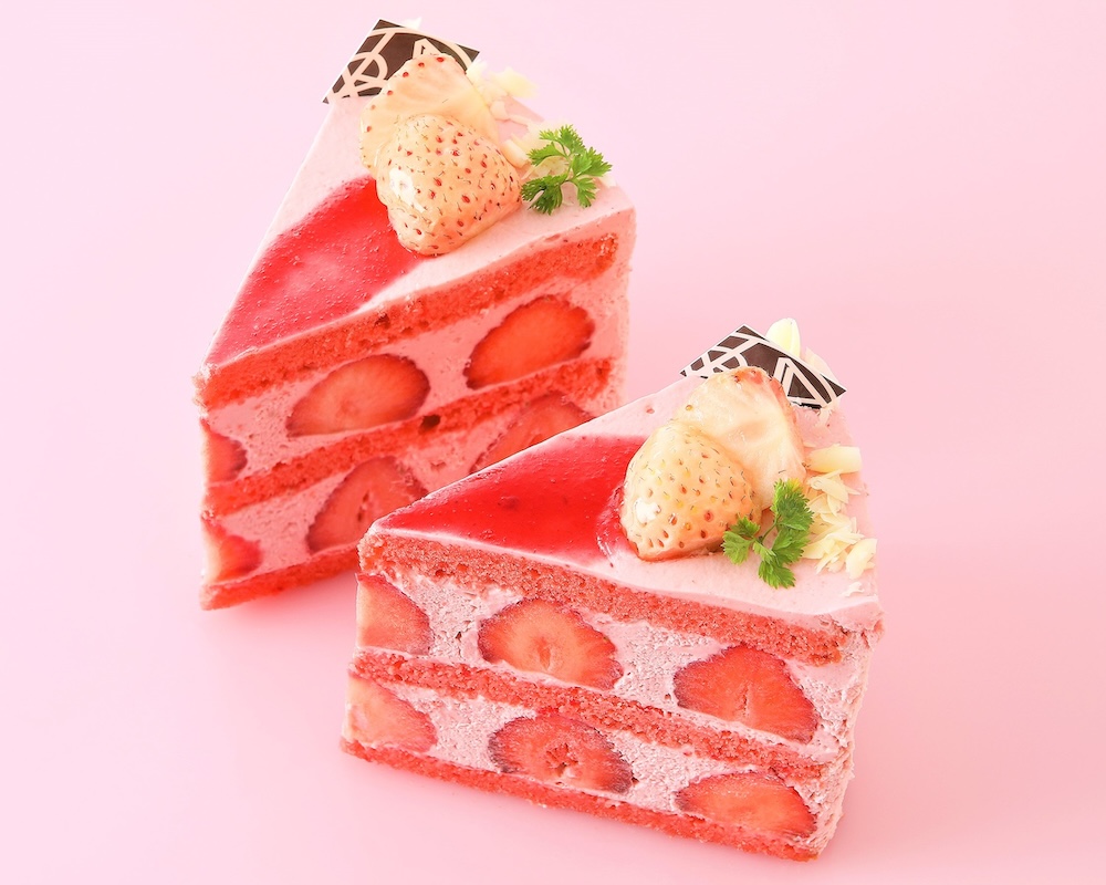 京都府の「パティスリー洛甘舎（らっかんしゃ）」は1月24日より、「PREMIUM『白苺』ショート」を発売する。