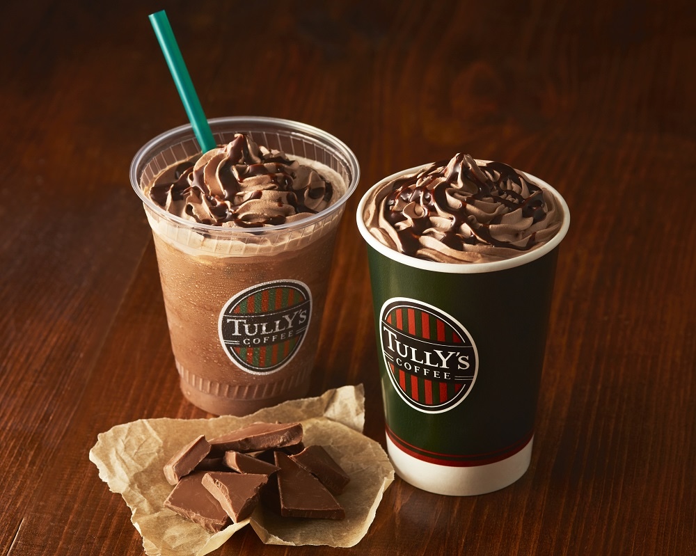 全国カフェチェーンのタリーズコーヒーは1月10日より、季節限定ドリンク「チョコレートLOVERSモカ ～ダークな誘惑 カカオ73％～」および「&TEA ホワイトショコラロイヤルミルクティー」を発売する。
