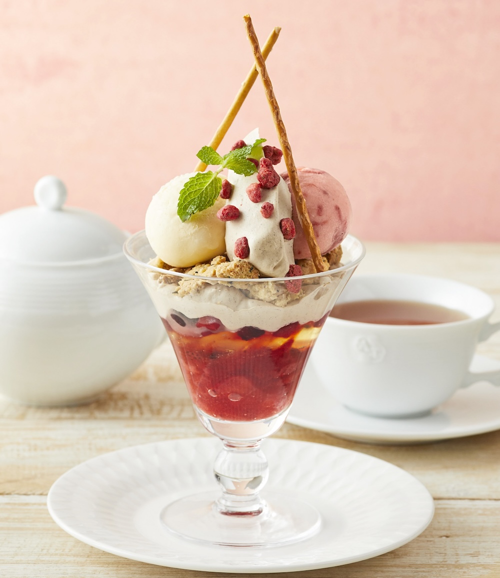 2月28日まで提供中の「苺とアールグレイのパフェ」紅茶付きで税込み1,500円