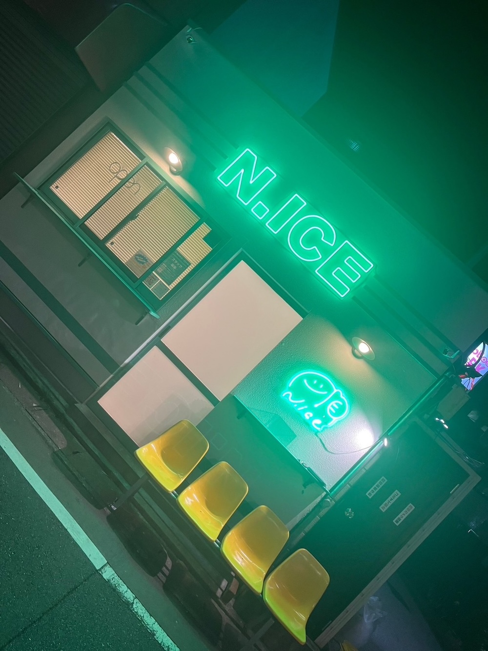 「Niceな夜アイス＆クロッフル専門店」外観イメージ