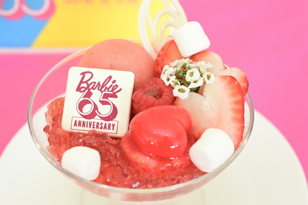 グラスデザート「Pinky Dream Sundae」ドリンク付き・税込み3,800円（サービス料含む）