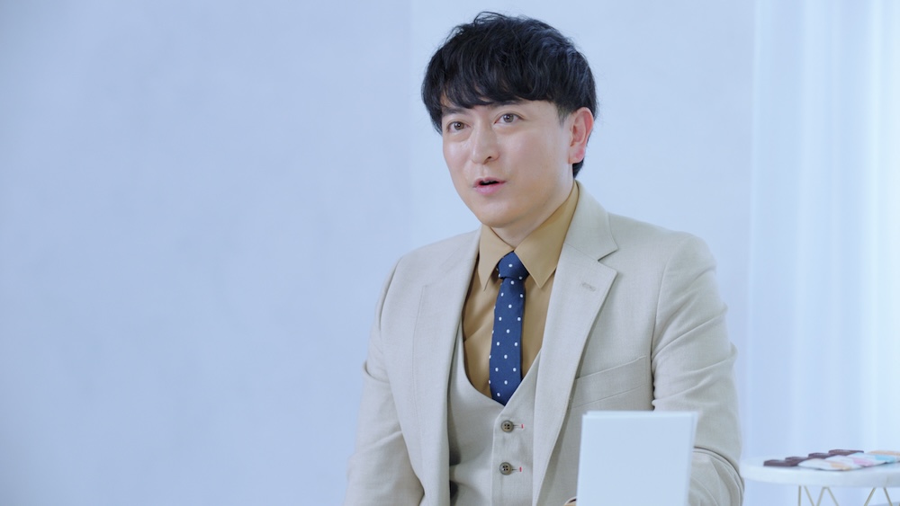 俳優でタレントの篠山輝信さんが、2月5日より公開された「明治 ザ・チョコレート」の新ウェブCM「秘密のショコラトリー」篇に出演。自身にとってのラグジュアリについて話した。
