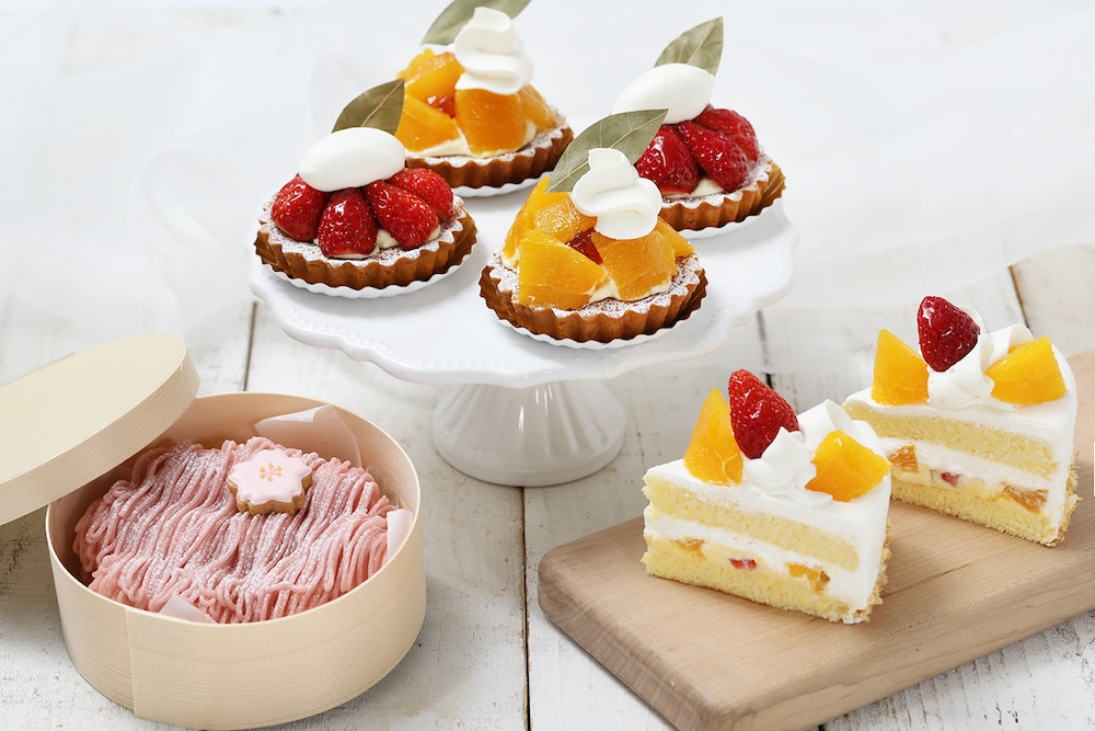 スイーツショップ「パティスリーピネード（PÂTISSERIE PINÈDE）」は2月19日より「さくらのプチモンブラン」など全4品を、3月1日より「ひなまつりデコレーション」を順次発売する。