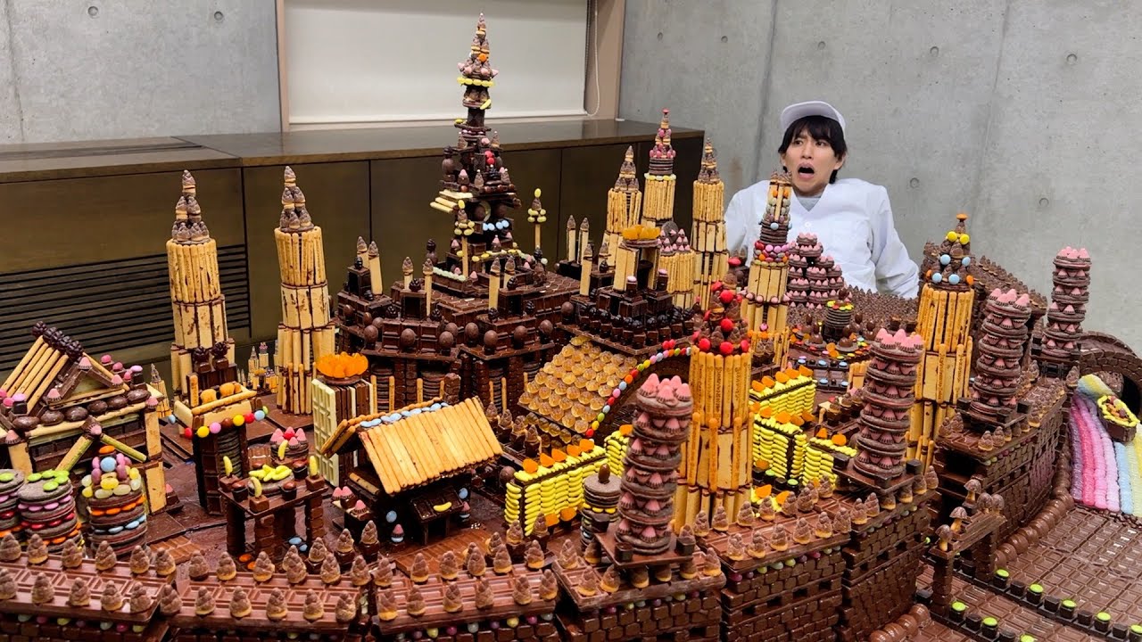 人気YouTuberのはじめしゃちょーさんが2月13日、「世界に5個しかない巨大なお菓子のお城作ってみた」と題した動画をアップ。巨大なお菓子の城作りにチャレンジした模様を披露した。