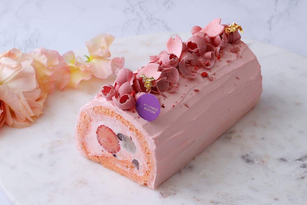 「ホテル インターコンチネンタル 東京ベイ」は2月23日より、1階の「ザ・ショップ N.Y.ラウンジブティック」にて、「ひなまつりケーキ」および「いちごと桜のロールケーキ」を展開する。