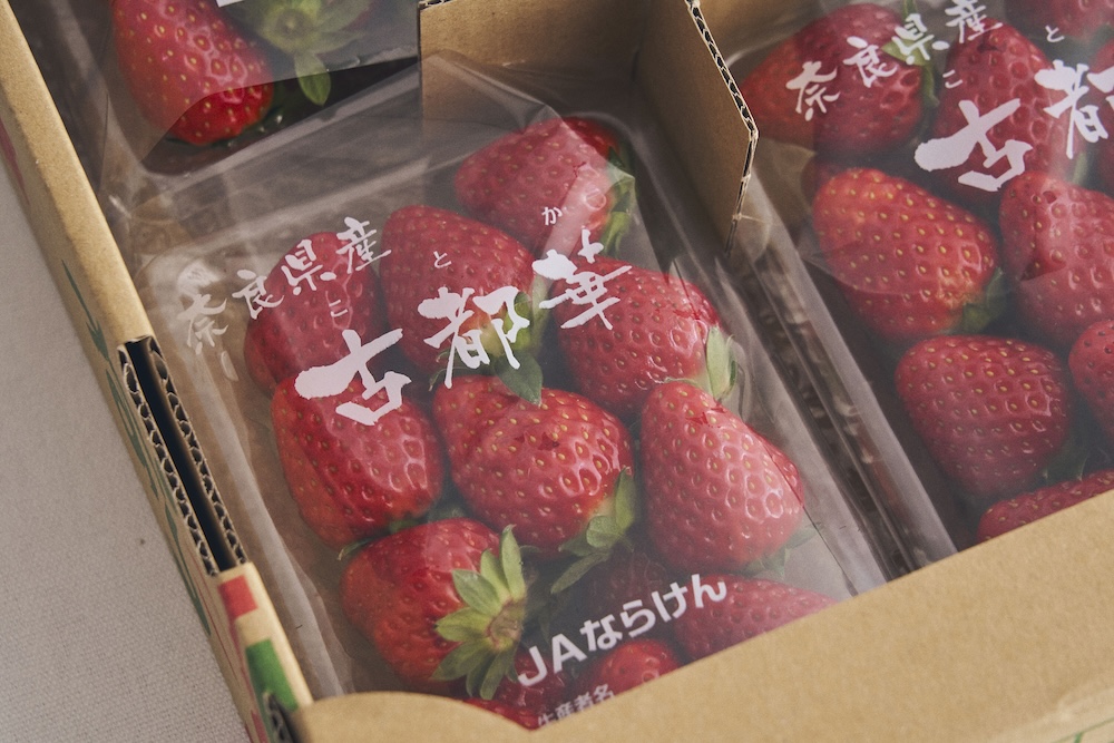 同フェアでは、奈良で生まれた希少なブランドイチゴ「あすかルビー」と「古都華（ことか）」を使った新作デザートを展開。