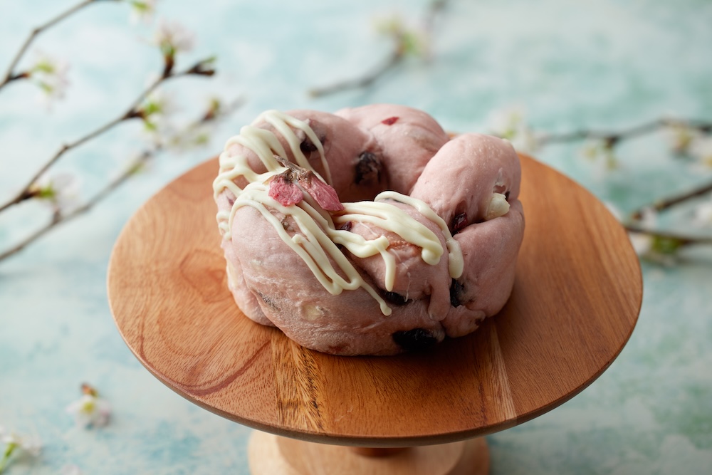 「桜とホワイトチョコのパン」税込み650円
