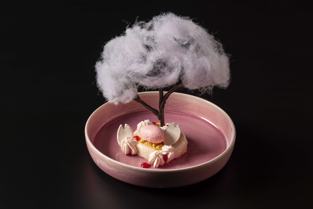 「HANAMI桜レアチーズケーキとイチゴのソルベ」税込2,000円