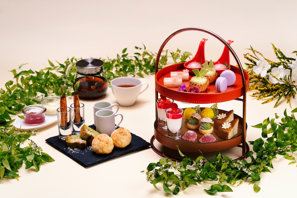 ヒルトン沖縄宮古島リゾートは4月1日〜5月31日、2階のロビーラウンジ「茶寮（さりょう）」にて、うりずんの季節を感じる「フレッシュグリーン&フラワーアフタヌーンティー」を提供する。価格は税込み4,500円（サービス料含む）。