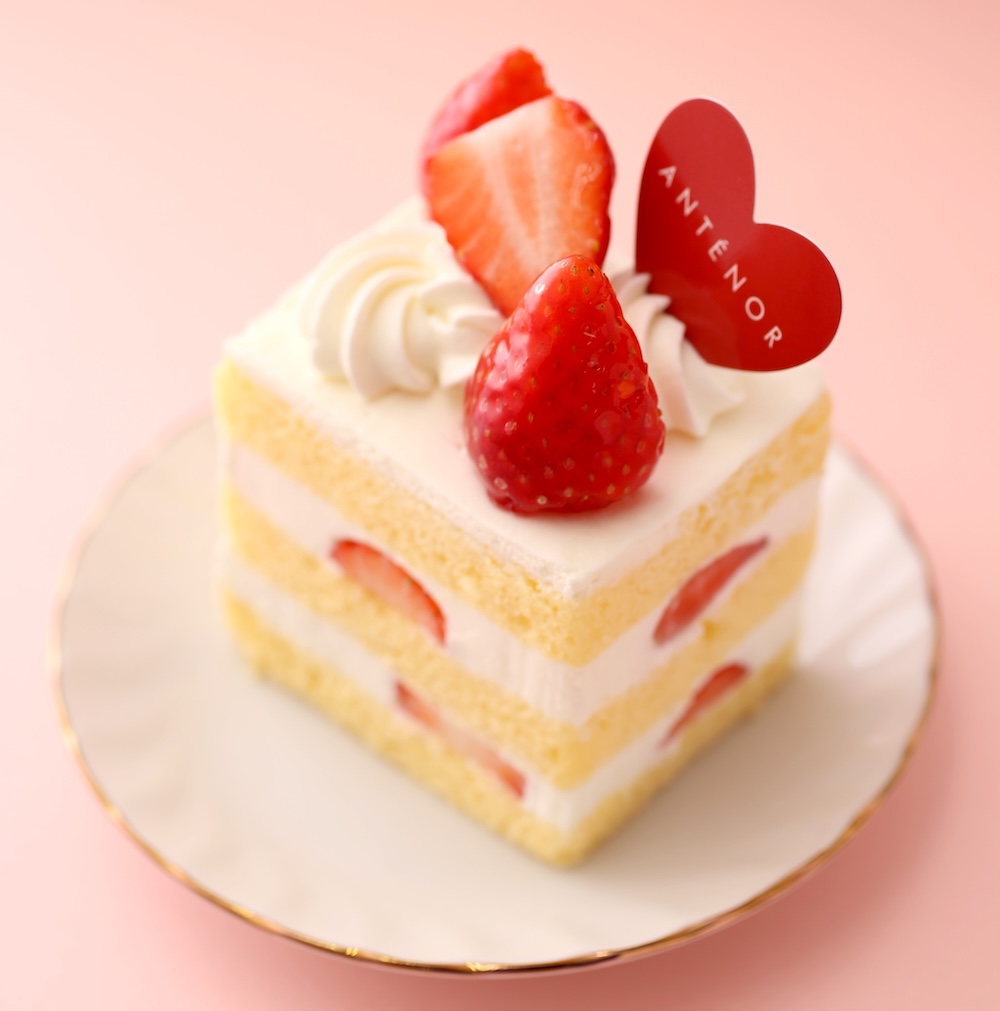 「あまおう（紅ほっぺ）苺のショートケーキ」税込み681円