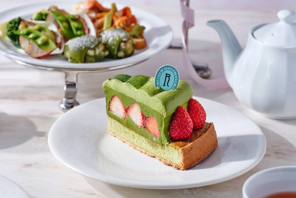 仏スタイルのカフェ「リチュエル カフェ（RITUEL CAFÉ）」ルミネ新宿店は、 花見シーズン限定「桜と宇治抹茶のアフタヌーンティー」の提供をスタートする。価格は税込み5,280円から。
