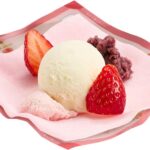 3月6日〜3月31日に販売する「包んで食べる苺とアイス大福」税込み300円