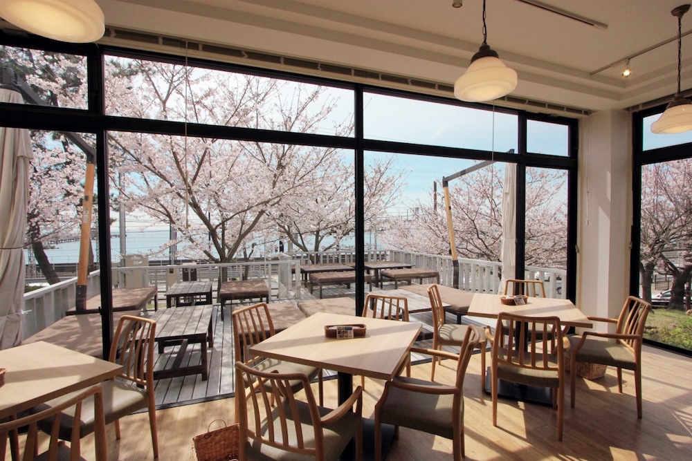 「PATISSERIE TOOTH TOOTH Sea Side Cafe」内観イメージ